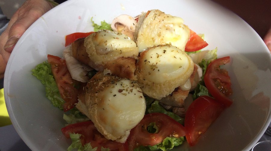Salade de chèvre chaud