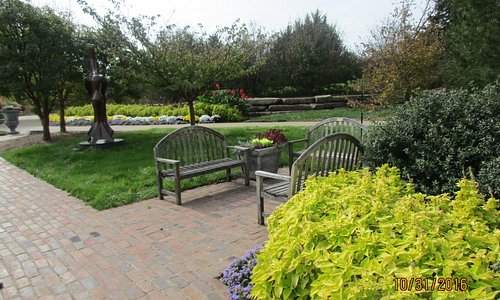 you can find so many areas for sitting and relaxing and enjoy the surroundings