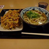 かけうどんとかき揚げ