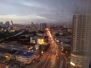 The Pearl Kuala Lumpur- a 4-star hotel with 555 rooms near Mid