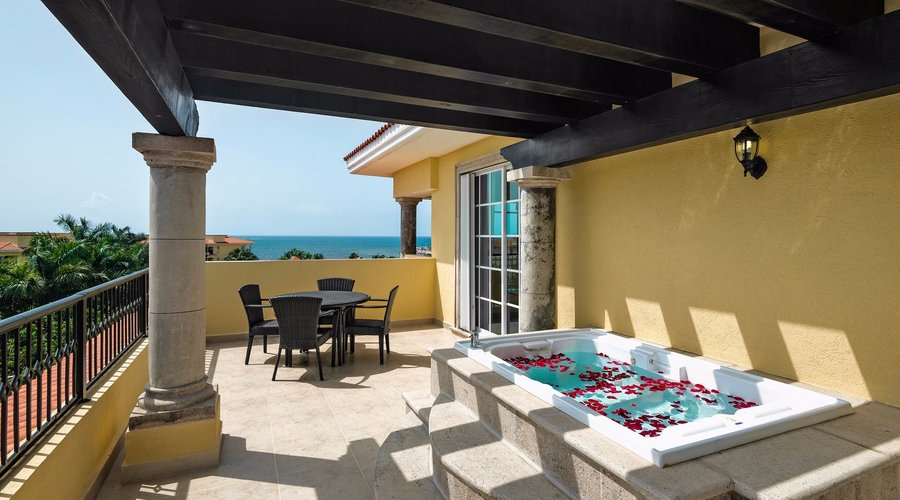 Studio with Jacuzzi in the Balcony