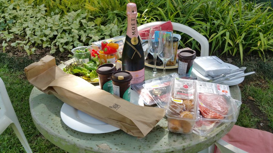 Picnic in the garden.