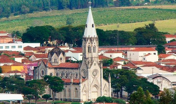 Areiópolis, Cidade