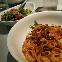 Fettuccine Pollo & fungi (main size) with piccolo salad in background