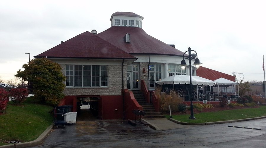 clubhouse for Tam O'Shanter Golf Course