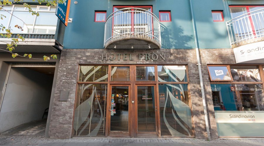 Entrance at the Hotel Fron