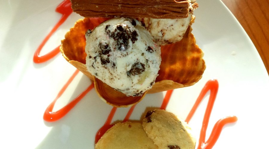 Triple ice cream with shortbread