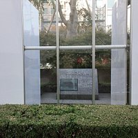 工事のフェンスが一部透明化された