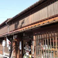 白壁土蔵群・赤瓦の写真