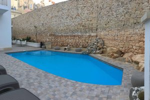 Pool & Beach