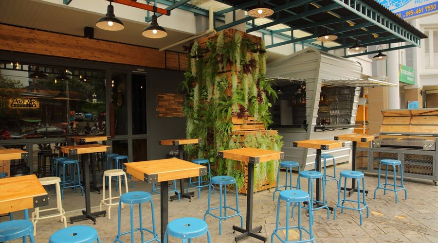 Dining & Bar