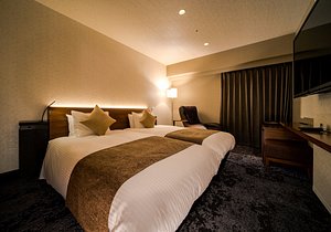 Daiwa Roynet Hotel Nagoya Taikodoriguchi in Nagoya, image may contain: Bed, Furniture, Chair, Home Decor