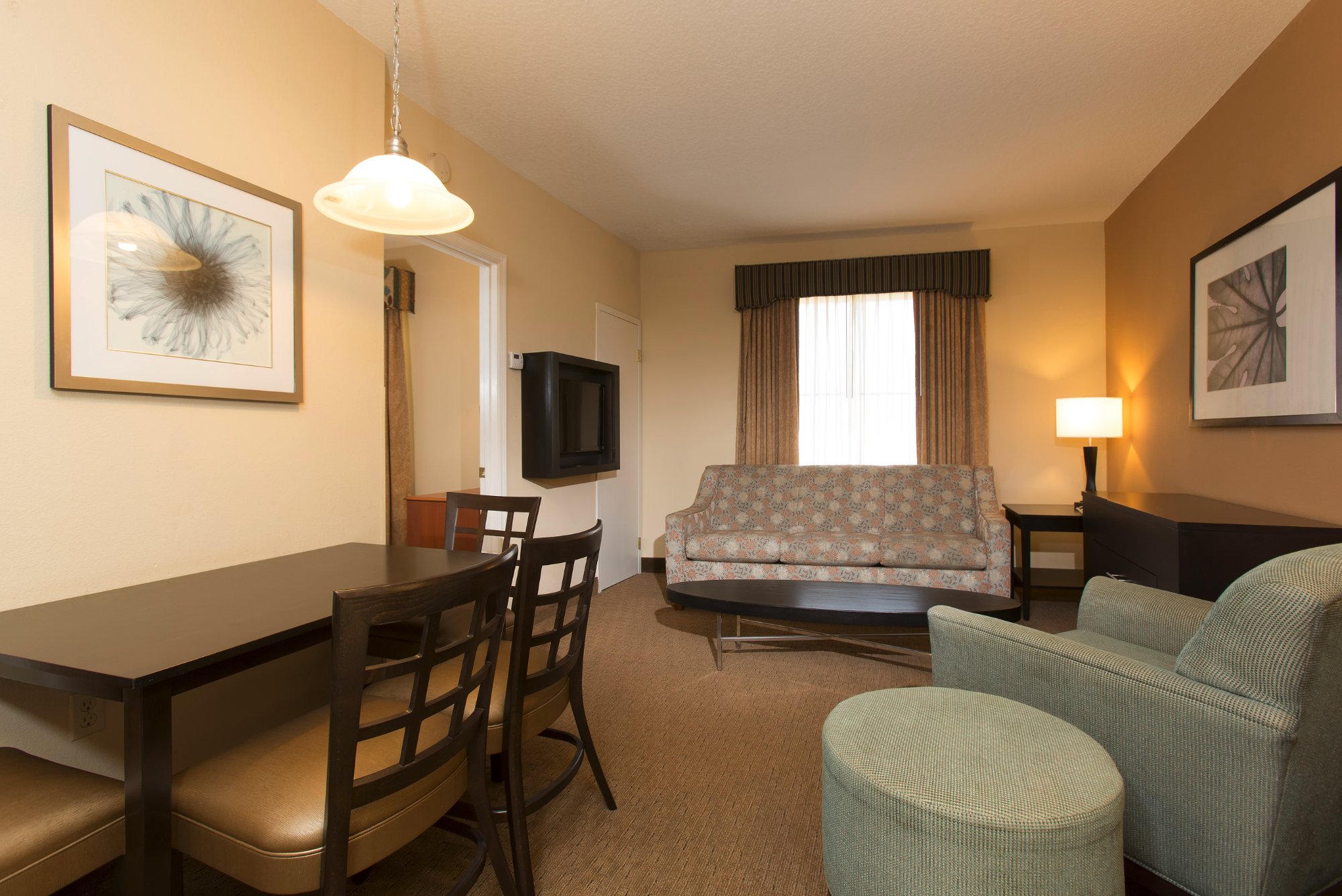 Hotel photo 14 of StaySky Suites I-Drive Orlando.