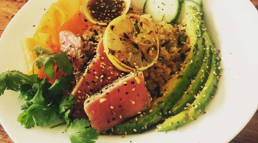 Seared tuna poke quinoa bowl