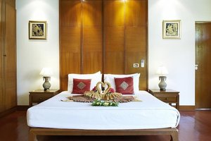 Room & Suite