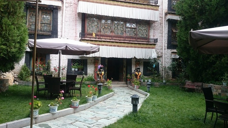 The hotel has beautiful gardens as royal gardens
