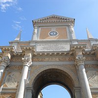 Arco trionfale visto da sotto