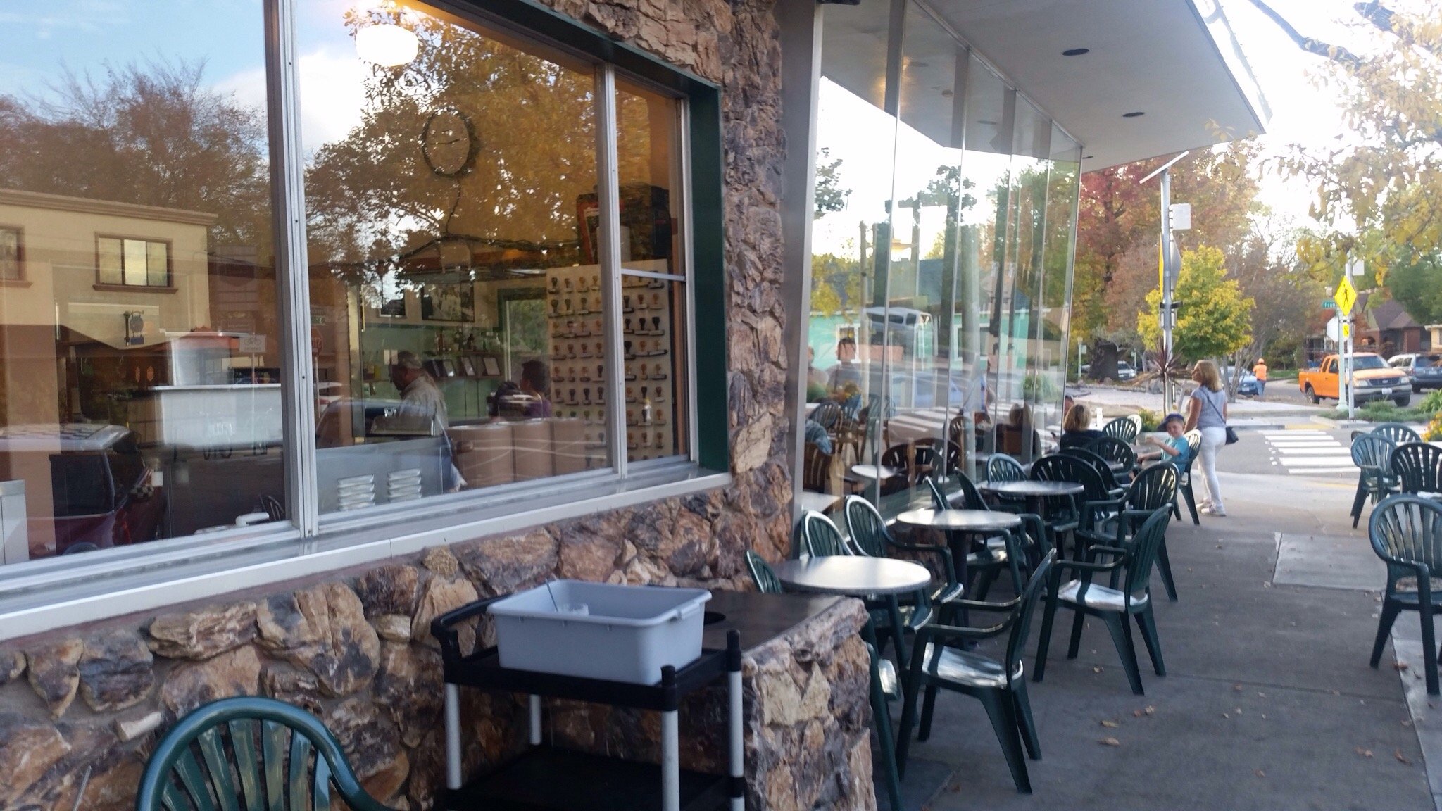 Outdoor seating discount cafe near me