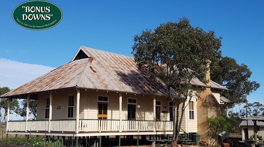 Bonus Downs Farmstay historic Jackaroo's Cottage accommodattion. 6 rooms available