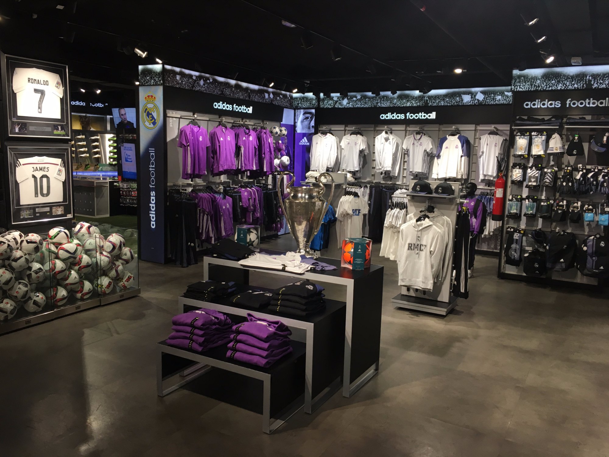 Boutique deals adidas football