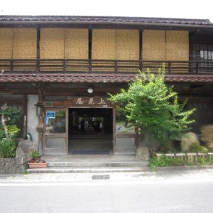 正面玄関　築１４０年以上の佇まいです