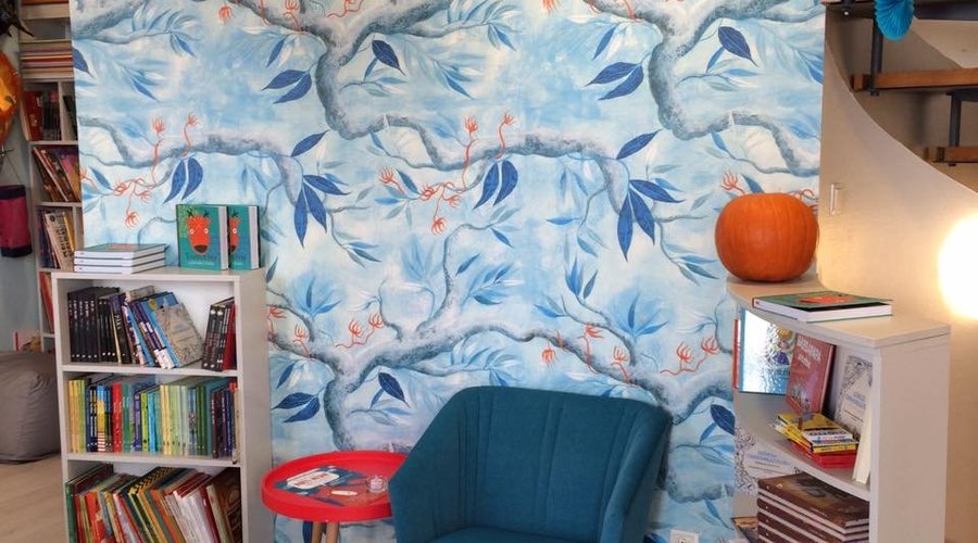 interior paper wall by Kinga Rofusz designer