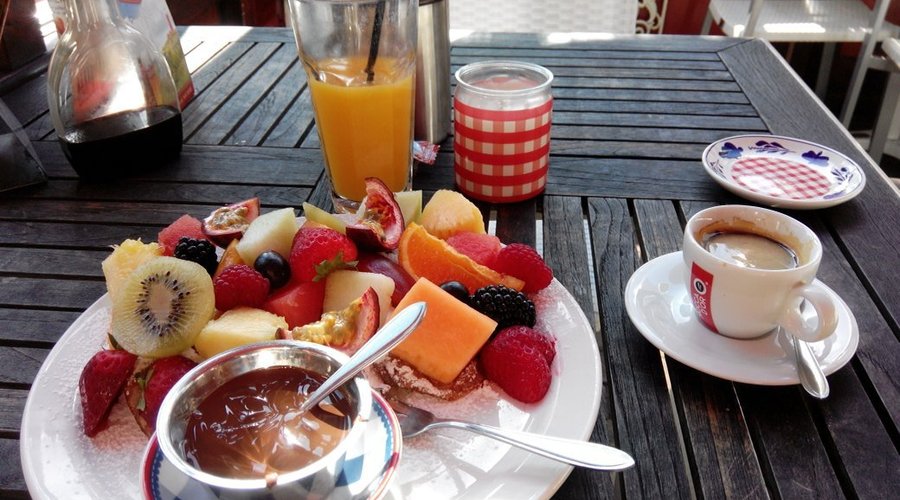 Poffertjes medium with fresh fruit and molten chocolate :)