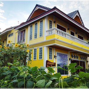 Enjoy a small Southern Thai boutique hotel in the middle of Trang town, surrunded by lush garden