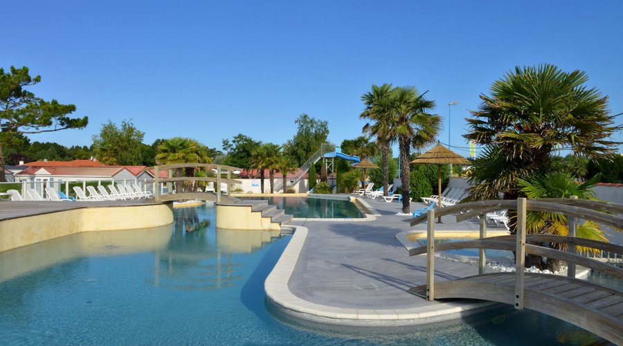 Espace aquatique extérieur chauffé