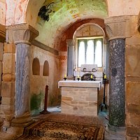 Iglesia de San Salvador, ubicada en el monasterio de Valdedios, en la población de Villaviciosa,