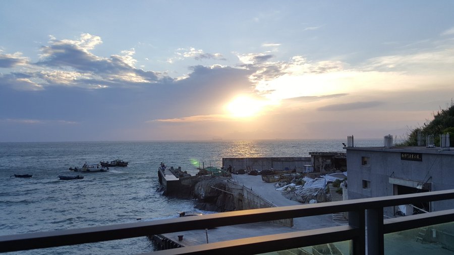 房間露臺就可以觀看美麗的夕陽。
