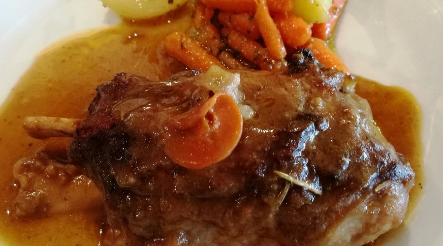 Codillo de cerdo asado-Menú Diario - Marisquería CAN MANOLO (Sant Julià de Ramis - Girona)