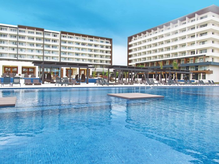 ROYALTON BLUE WATERS MONTEGO BAY, AN AUTOGRAPH COLLECTION ALLINCLUSIVE