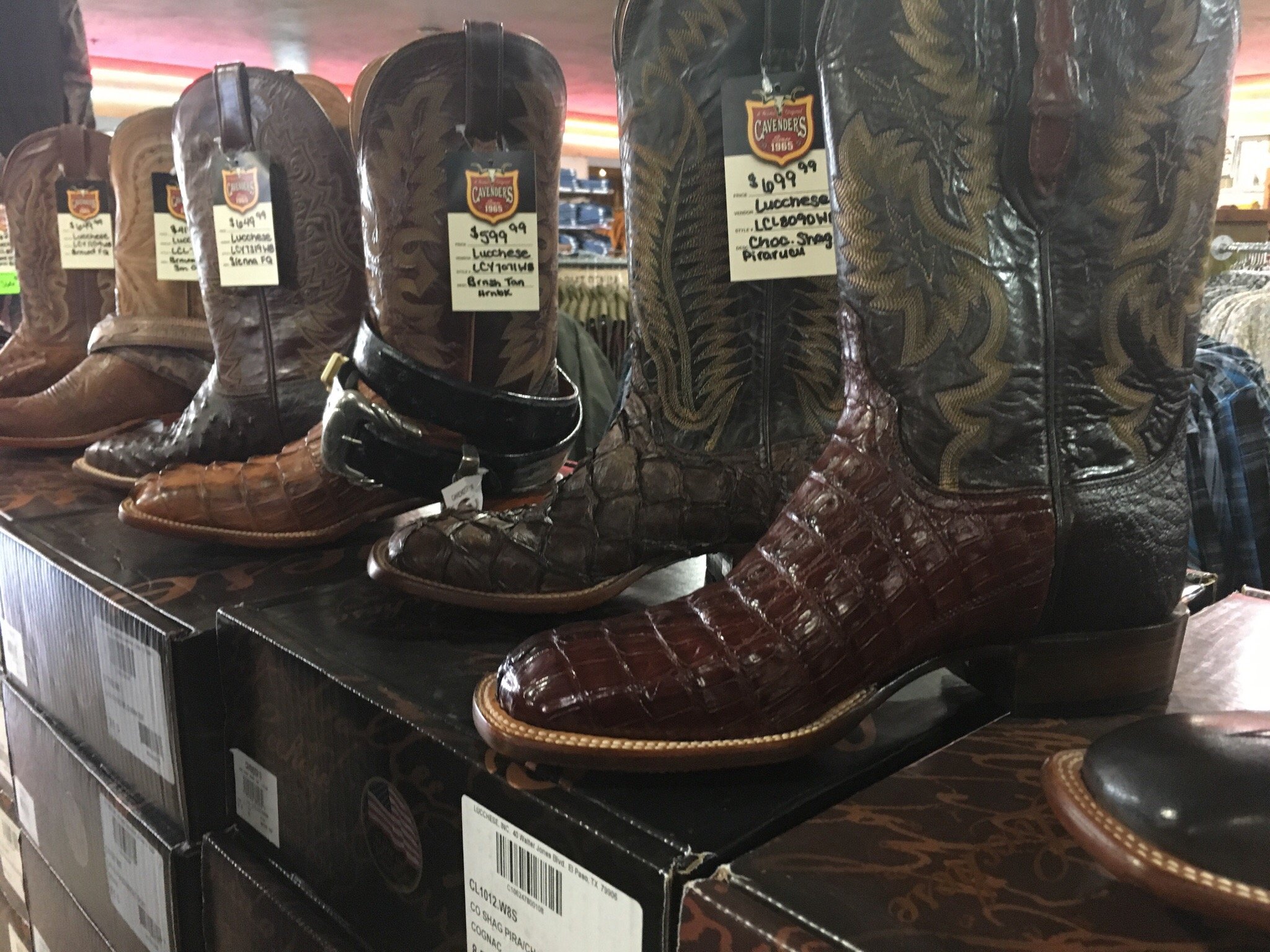 Cavender's on sale white boots