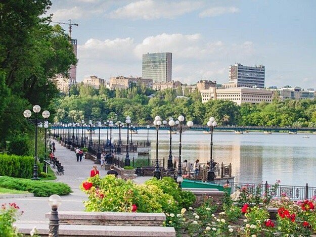 Дончане показали в сети яркие фото парка Щербакова в первые дни мая