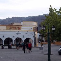 Entornos de la plaza 20 de Febrero