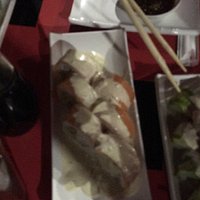 Los sushi a limeños y/o acevichados son excelentes
Antes se llamaban niu si no me equivoco y a m
