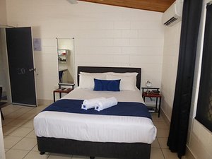 Barrier Reef Motel Innisfail in Innisfail, image may contain: Bed, Furniture, Chair