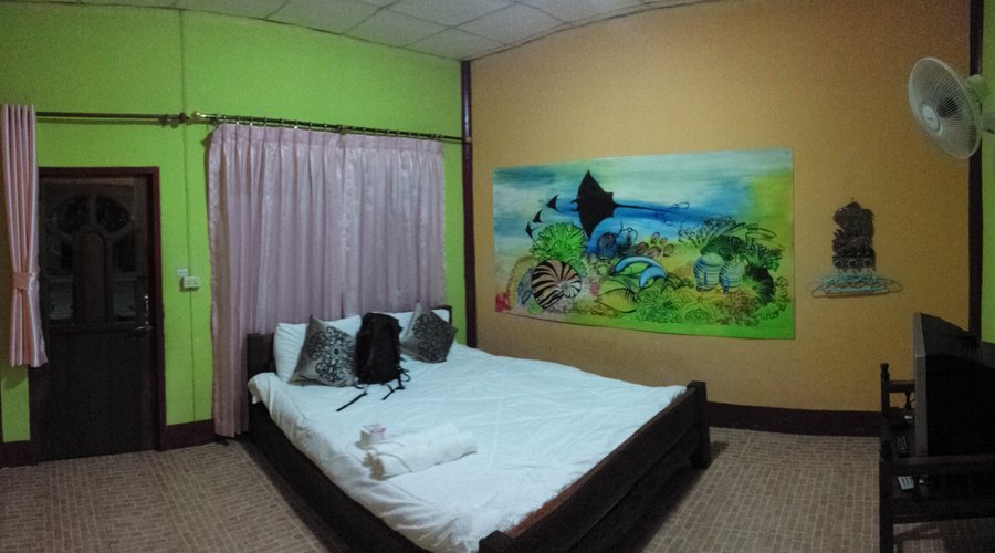 One bedroom house (2pers) with own bathroom and toilet.