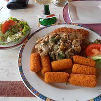 schnitzel met aardappel croketten