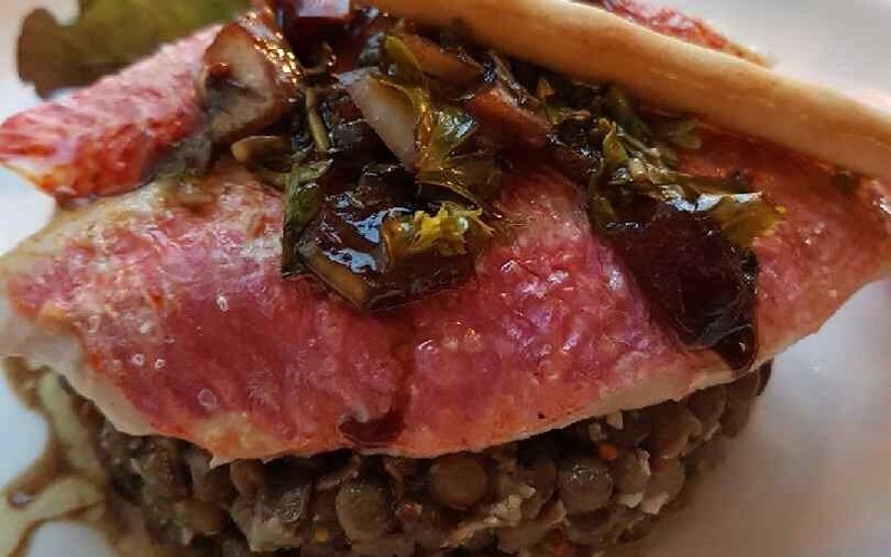 Filets de rougets sur un Tartare de lentilles vertes ...