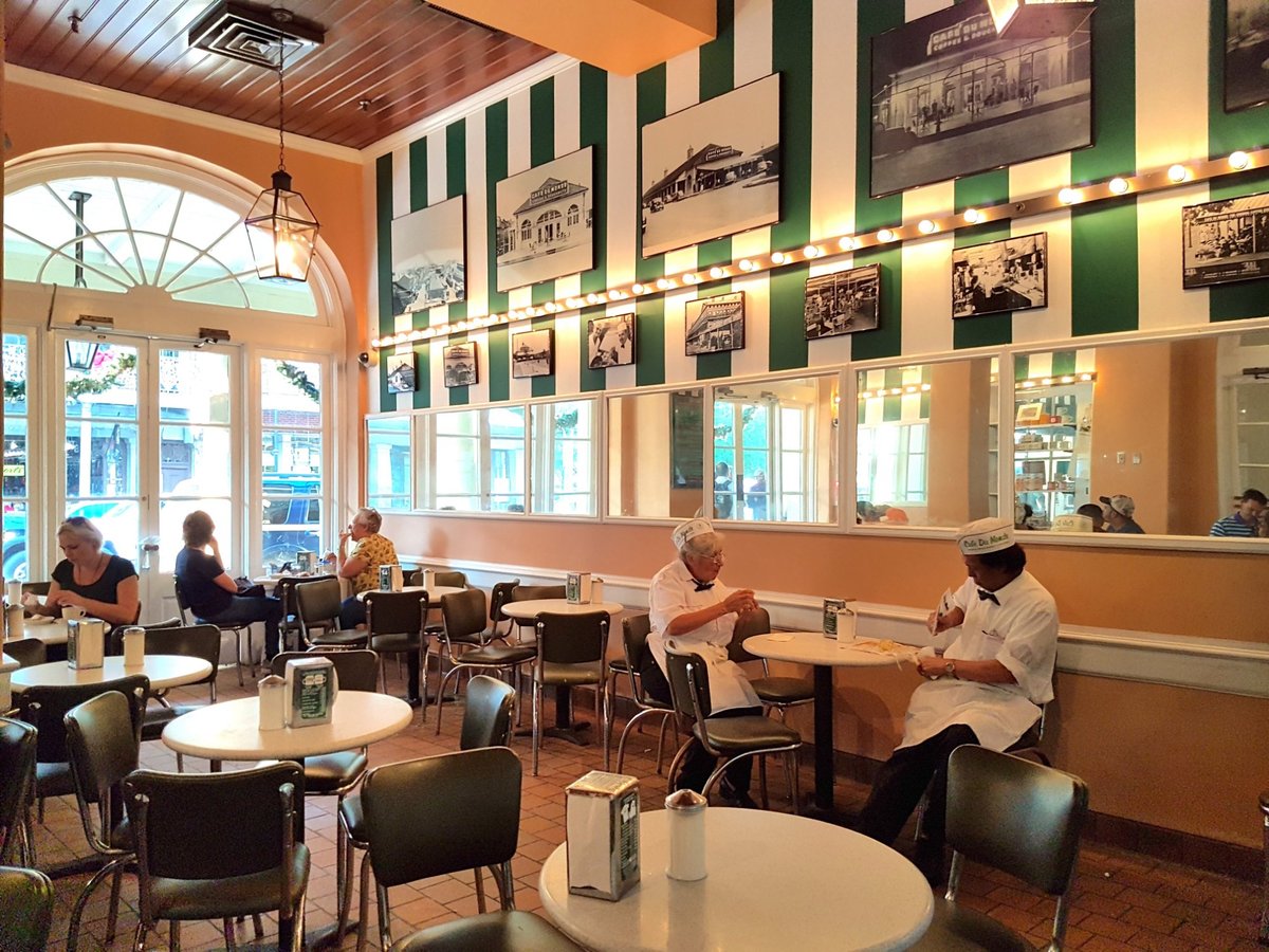 CAFE DU MONDE, New Orleans - 800 Decatur St, French Quarter - Restaurant  Reviews & Phone Number - Tripadvisor