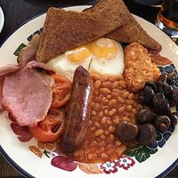 Great breakfast and great evening atmosphere. Live jazz music and very pleasant staff.