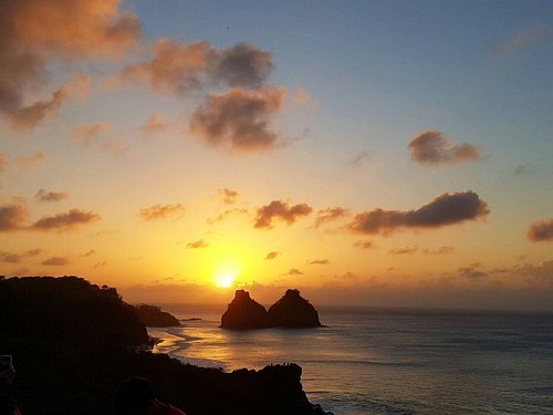 Filipinho aproveita dias em Fernando de Noronha para curtir a namorada