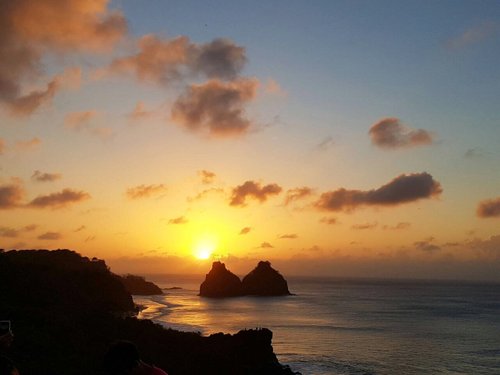 Filipinho aproveita dias em Fernando de Noronha para curtir a namorada