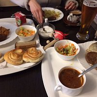 Обед для двух взрослых и ребенка за 600р (без пива)