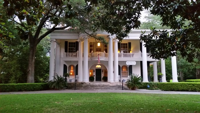 BELLE OAKS INN - Updated 2024 Prices & B&B Reviews (Gonzales, TX)