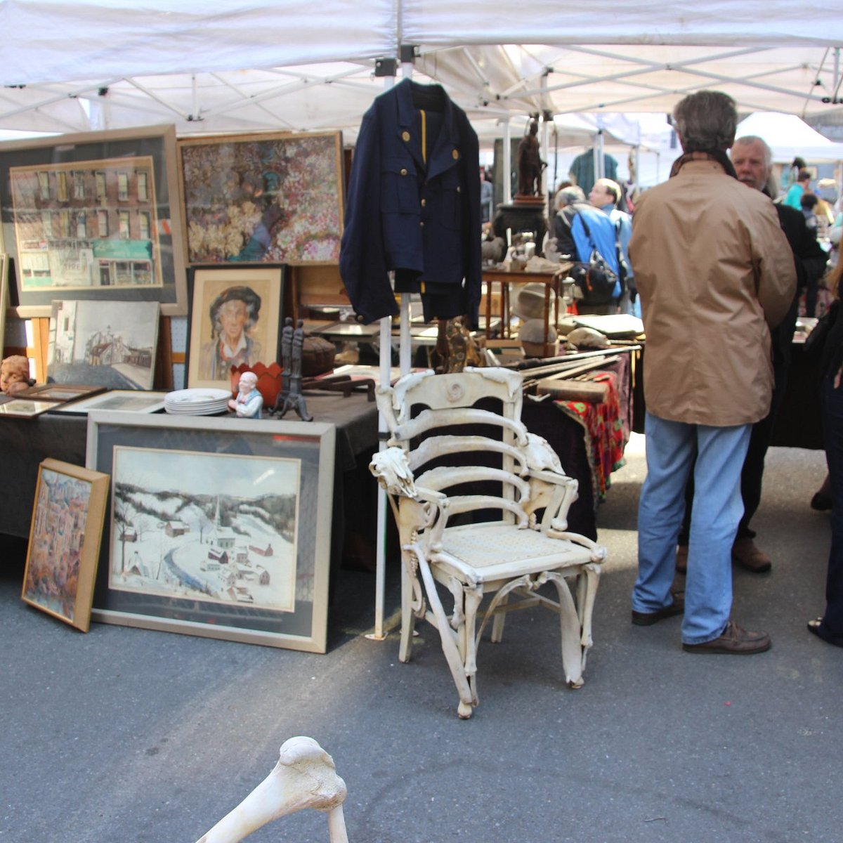 Vendors line Canal Street for antique market