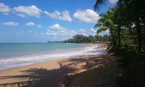 Strand von Khao Lak - Polizeischiff welches vom Tsunami ca. 2 km in das Landesinnere getragen wu