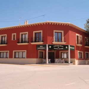 Fachada de Posada Real de Santa María,en el campo de Rus de La Mancha conquense